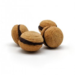 Baci di dama alla nocciola con cioccolato