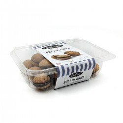 Baci di dama alla nocciola con cioccolato